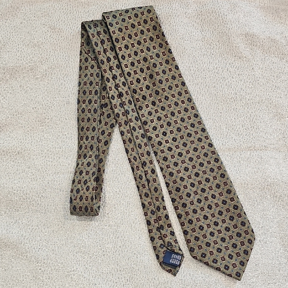 Meeting Street Hand Made Silk Men's Tie Geometric Pattern Green